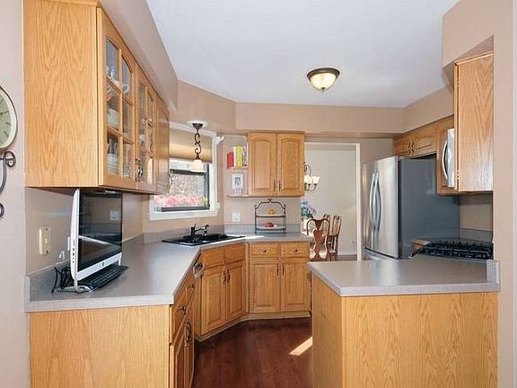 5th image of 11511 Burton Ct