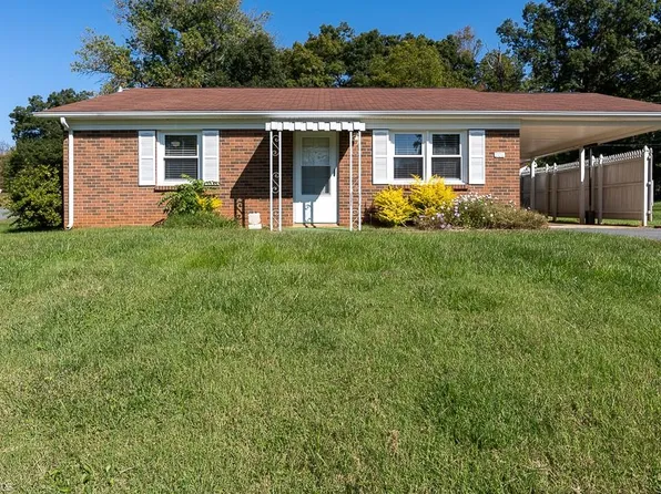 201 Crestview Dr, King, NC 27021
