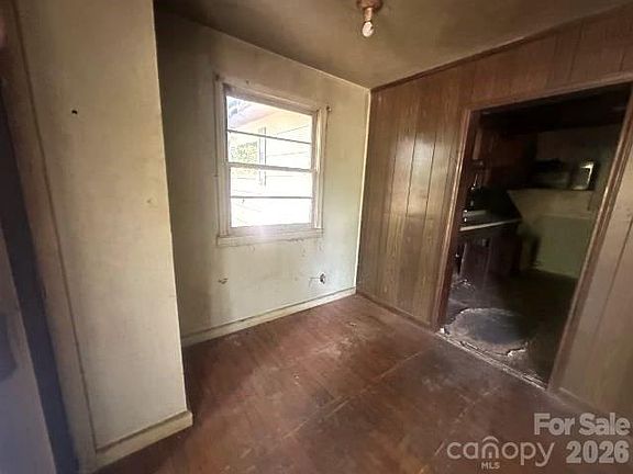 3rd image of 803 Jackson St