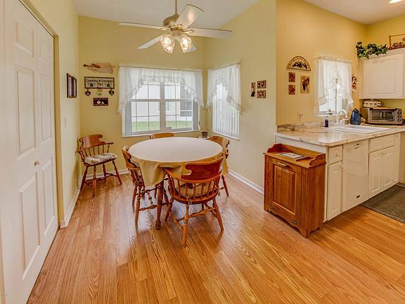 5th image of 28 Mount Vernon Ln