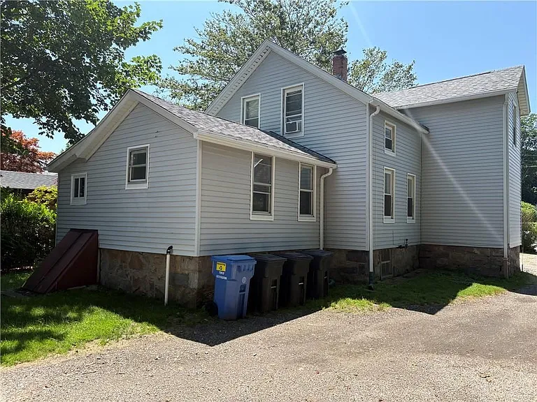 10 Robinson St #A — Photo 3