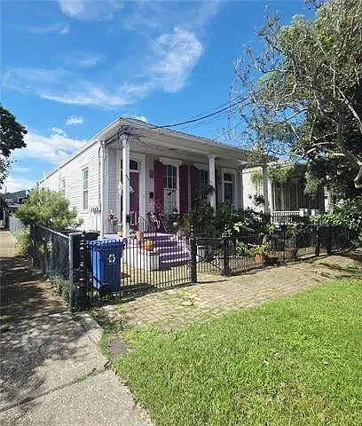 1 bed, 1.0 bath, 423 sqft, $1,050 — Photo 1
