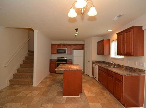 5th image of 3620 Marksbury Dr