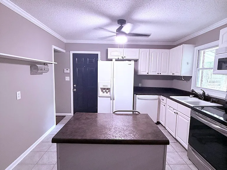 317 Hilltop Circle Ext SW — Photo 8