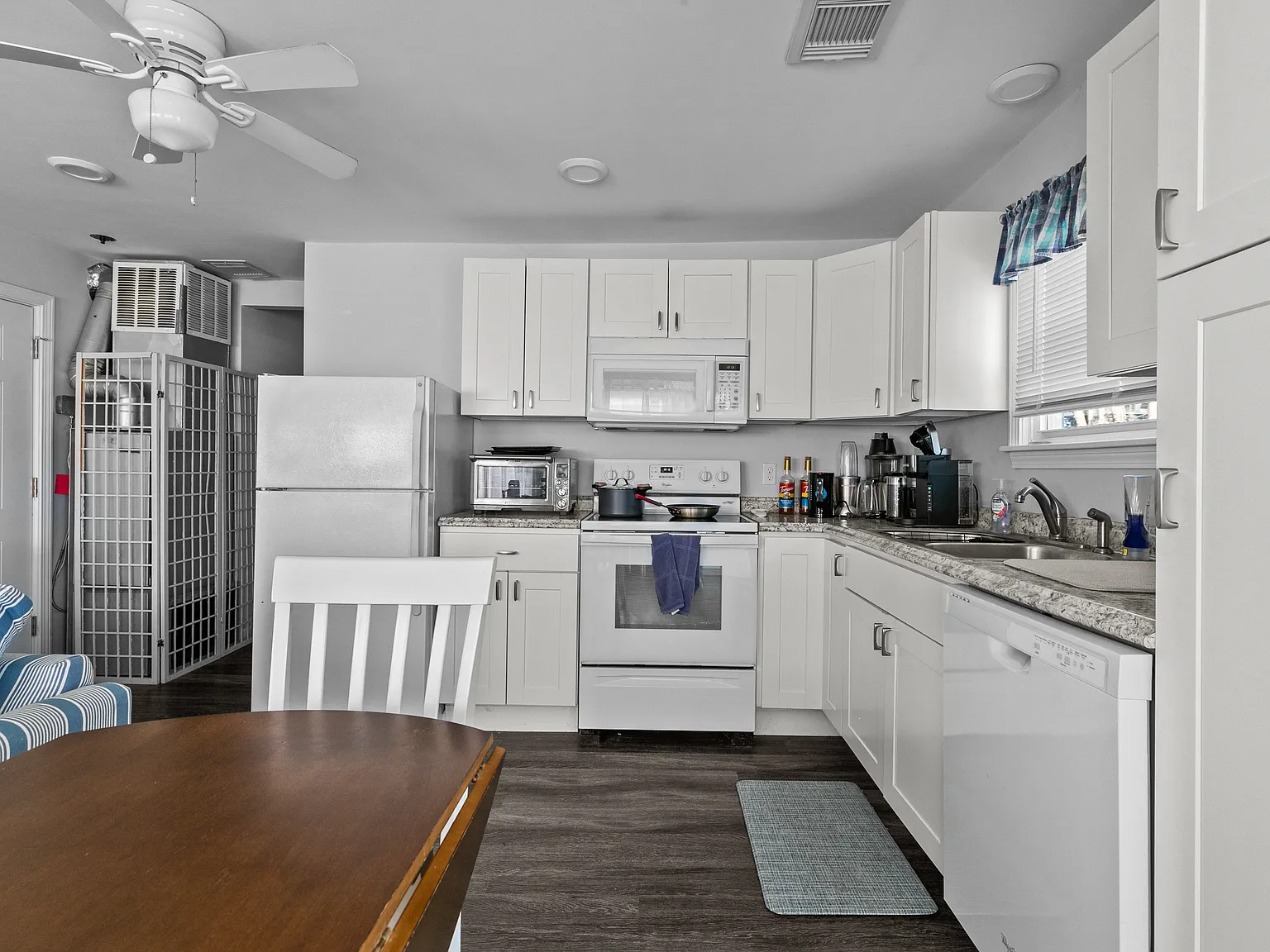 1 bed, 1.5 bath, 688 sqft, $1,800 — Photo 3