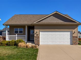 9525 Red Sunset Ct, West Des Moines, IA 50266