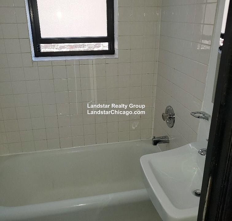 1st image of 948 W Cuyler Ave APT 115