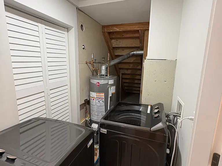 223 Saturna Dr — Photo 5