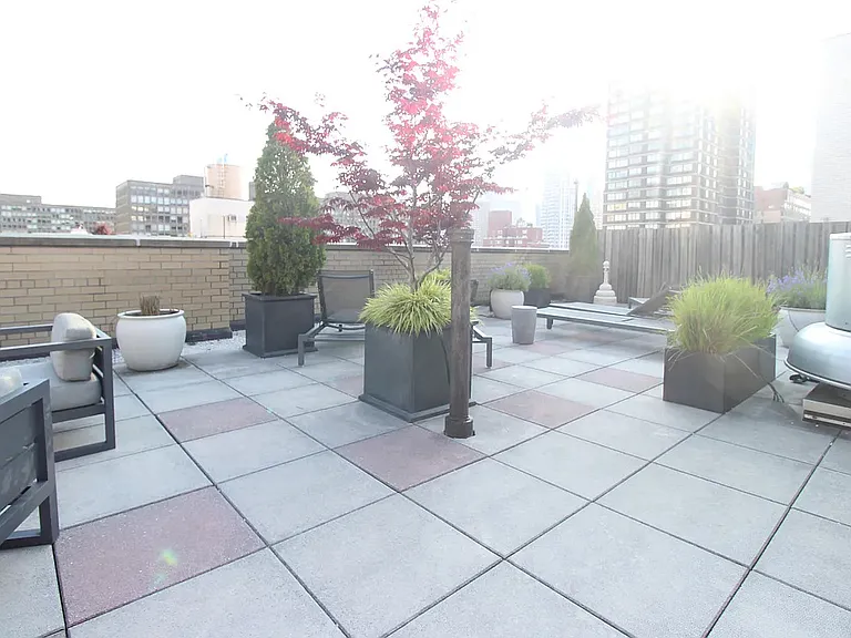 333 E 34th St #17B — Photo 14