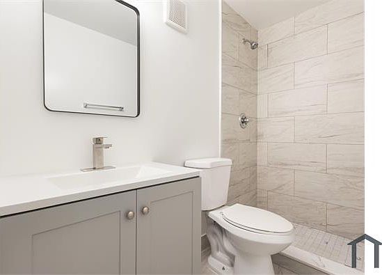 2nd image of 450 SW 2nd Ave APT 205