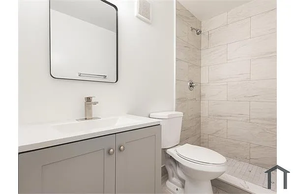 Building Photo - 450 SW 2nd Ave #205
