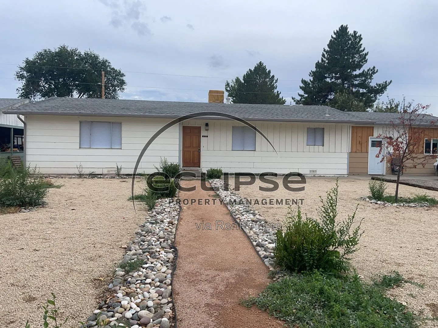 3 bed, 2.0 bath, 2500 sqft, $2,500 — Photo 1