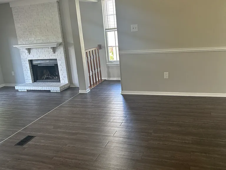 1810 Queen Anne Sq — Photo 14