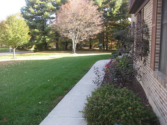 4th image of 105 Pine Ct