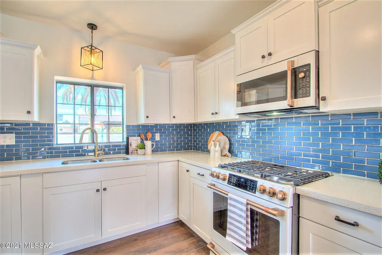 4 bed, 2016 sqft, $3,150 — Photo 3