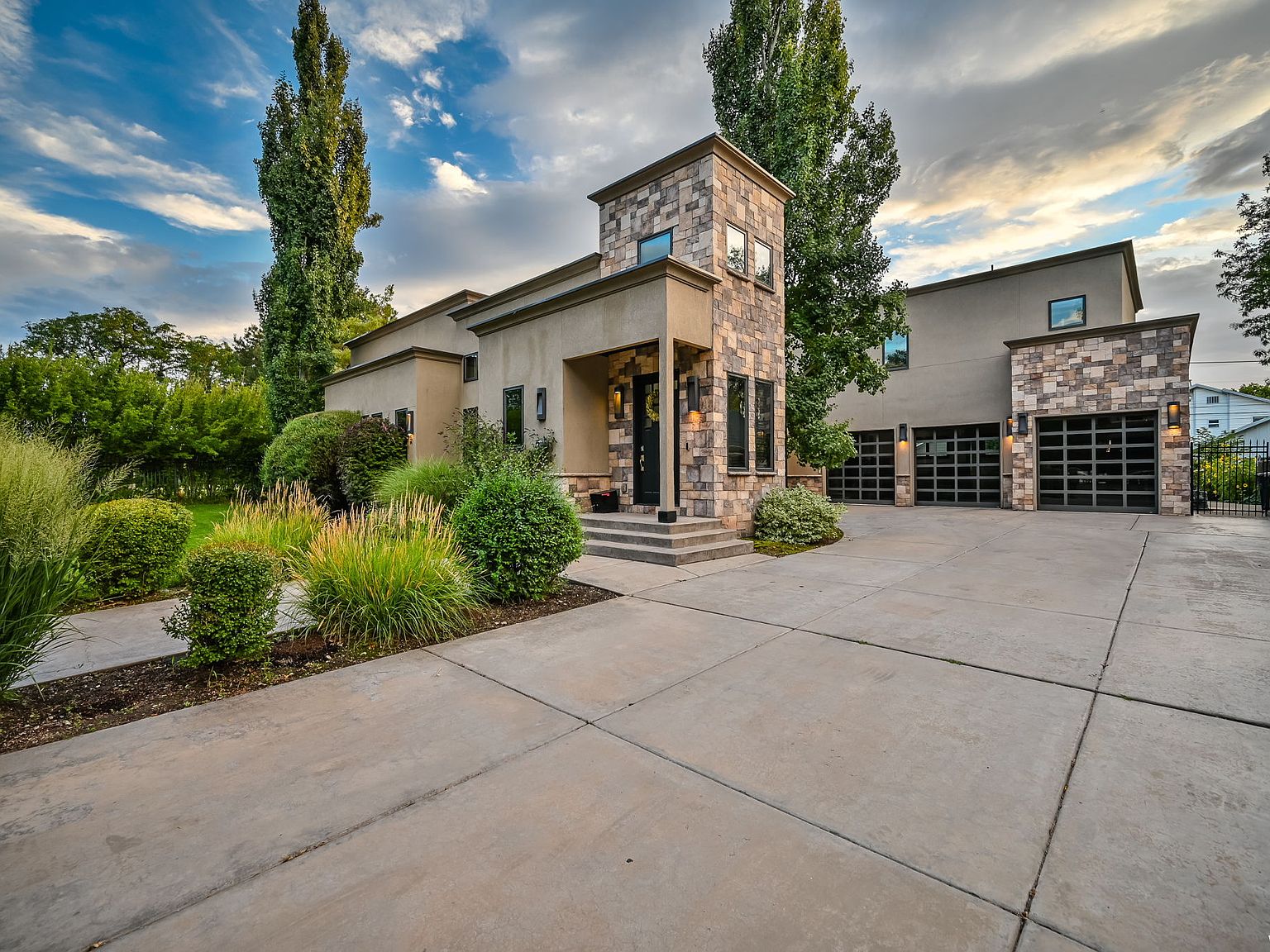 2328 S Wellington St