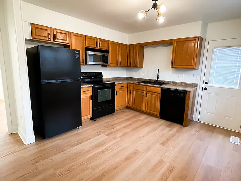 804 Park Avenue Ct — Photo 2