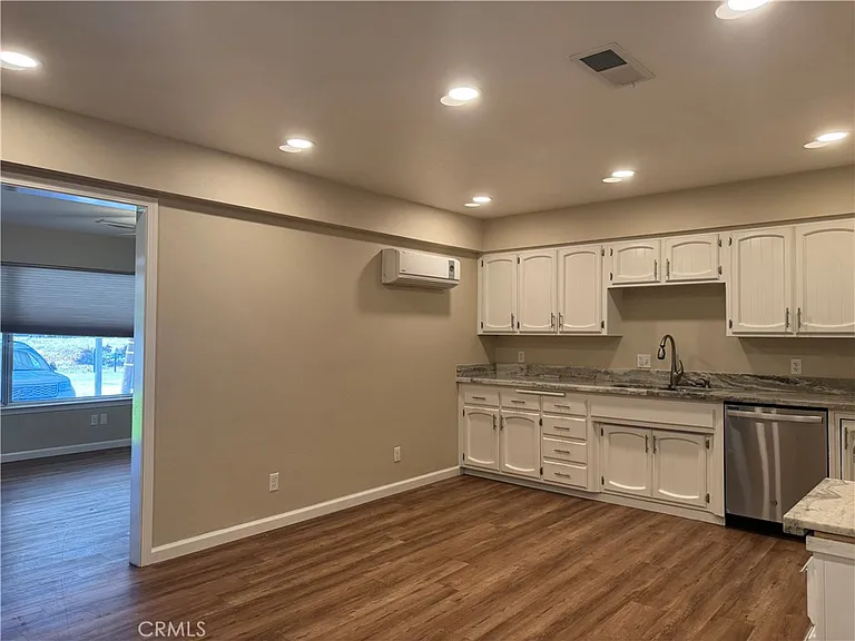 2100 Kennedy Ave — Photo 5