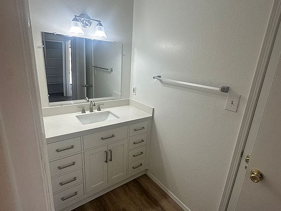 4th image of 305 Geraldine Rd SE APT A