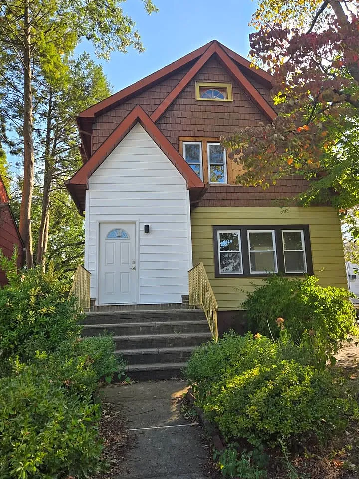 3 bed, $3,200 — Photo 1