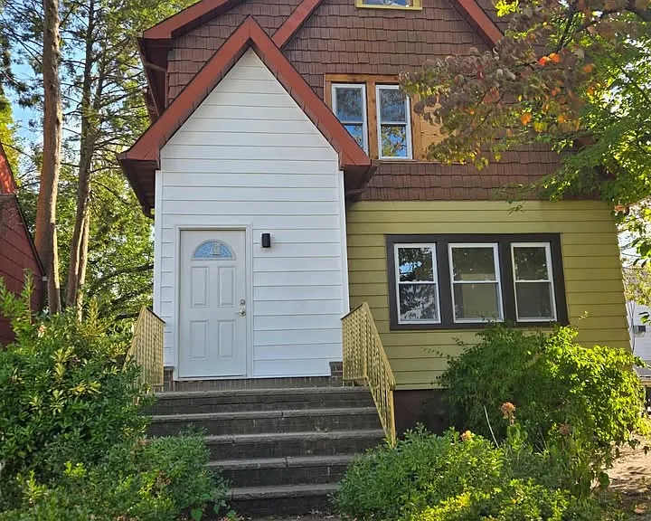 298 Farrant Ter — Photo 1