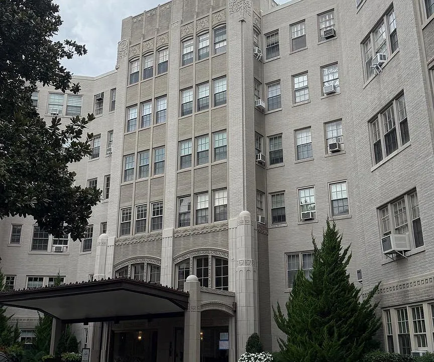 2737 Devonshire #105