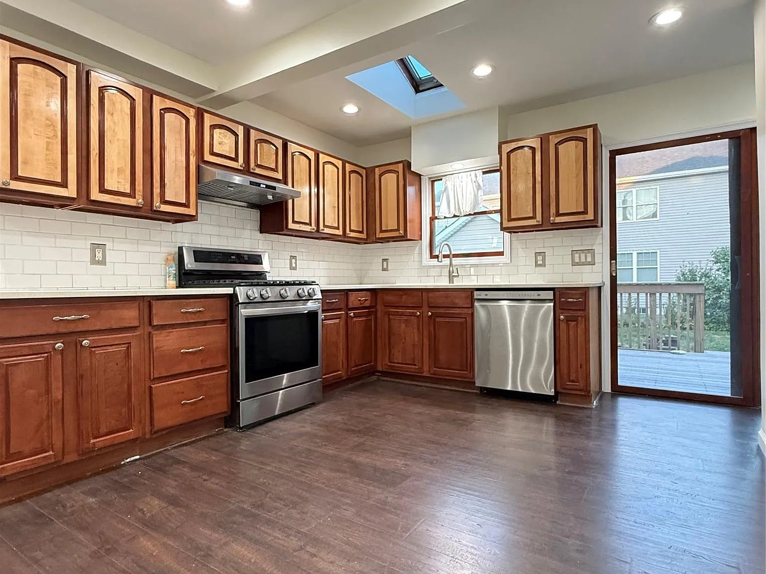 2 bed, 995 sqft, $3,599 — Photo 3