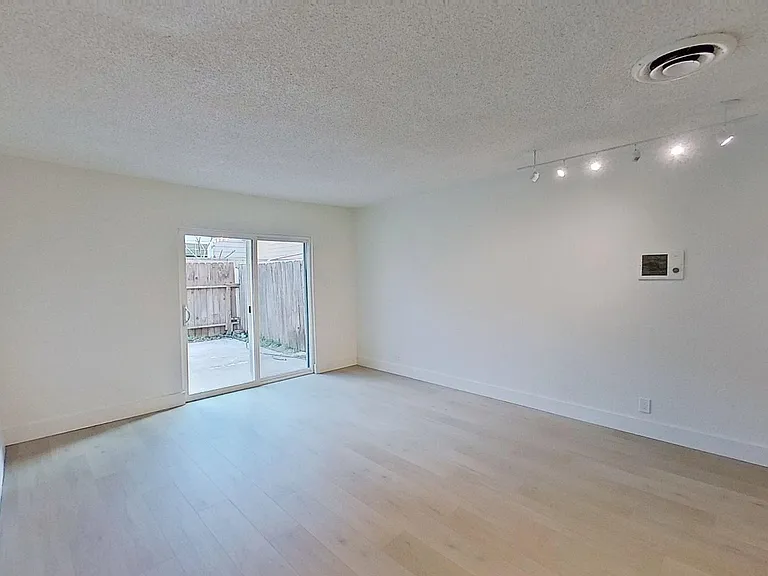 437-443 W Valencia Dr — Photo 9