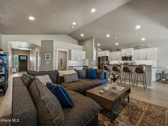 3rd image of 599 W Brundage Way
