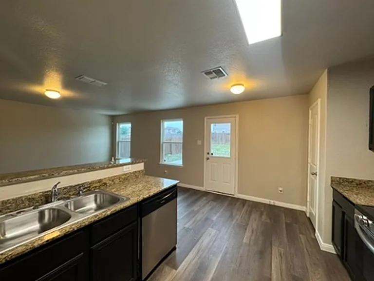 2906 Lavender Mdw — Photo 9