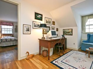 8 Greenbriar Ln, Wilton, CT 06897