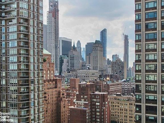 5th image of 200 E 65th St APT 21A