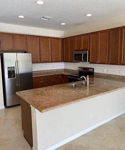566 SW Glen Crest Way — Photo 6