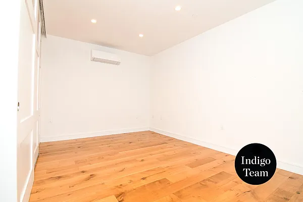 Rented by Compass | media 7