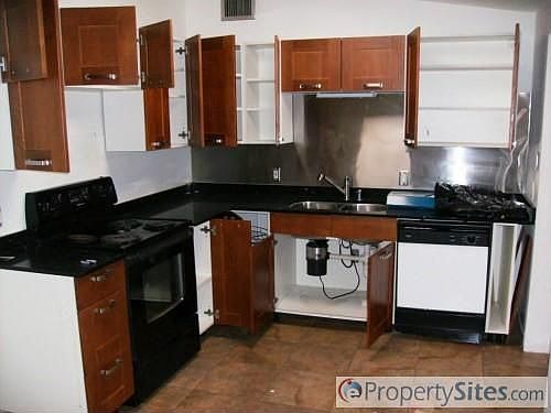 2nd image of 1915 E Weldon Ave