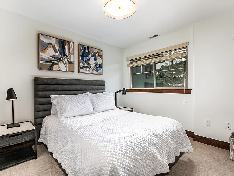 924 W Abigail Dr — Photo 16