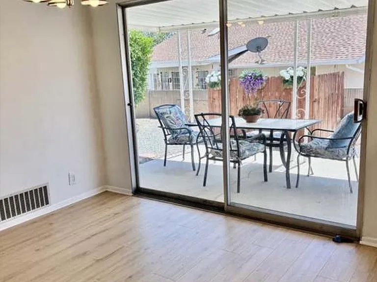 1121 W Mayberry Ave — Photo 11