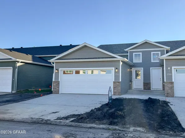 1709 Tobi Ln, Grand Forks, ND 58201