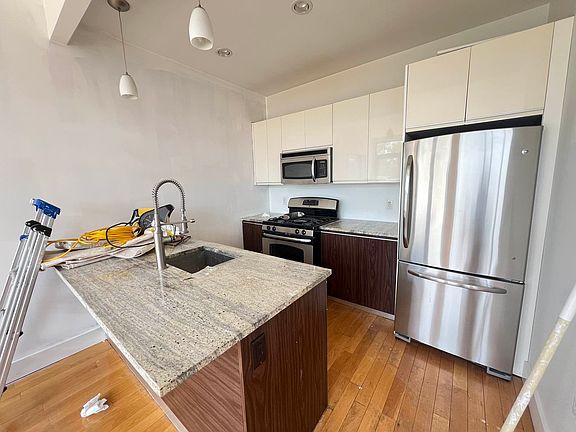 5th image of 836 Bergen St #10