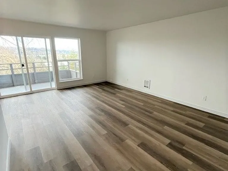 Vuemont - Renovated Modern Apartments - Renton — Photo 24