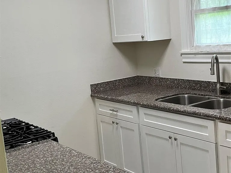 7717 Roswell St — Photo 9