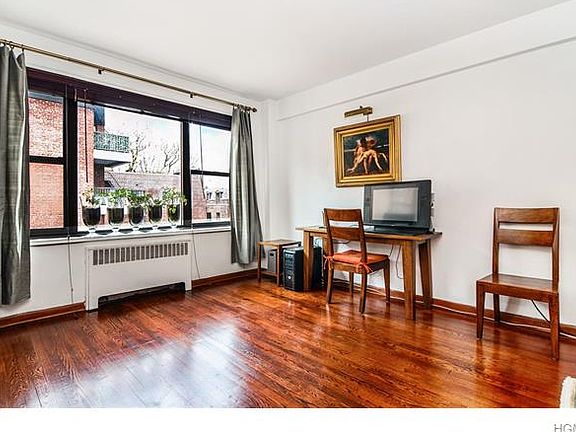 4th image of 325 Main St APT 5G