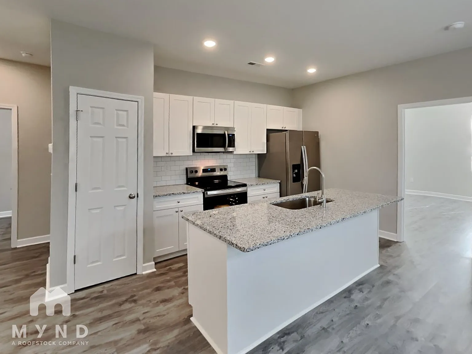 3 bed, 2.0 bath, 1347 sqft, $1,630 — Photo 3