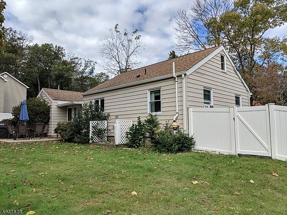2nd image of 21 Pine St