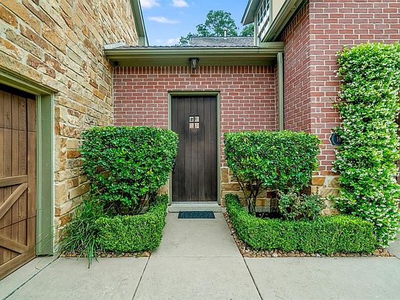 Private entry into the courtyard and home.