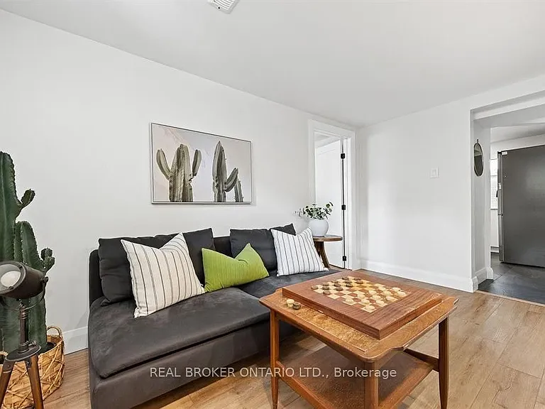 2061 Featherston Dr #2 — Photo 4