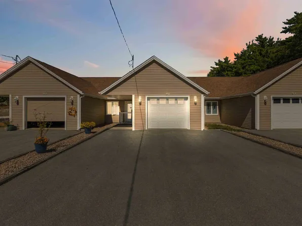 91 Etna St, Bridgewater, NS B4V 8Z1