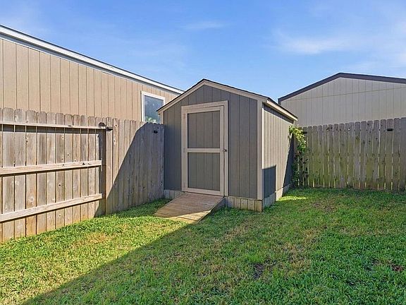 3rd image of 135 Lear Ln