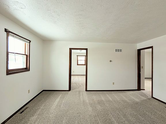 4th image of 591 N Lincoln Ave #A