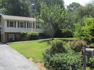 2615 Amesbury Rd, Winston Salem, NC 27103